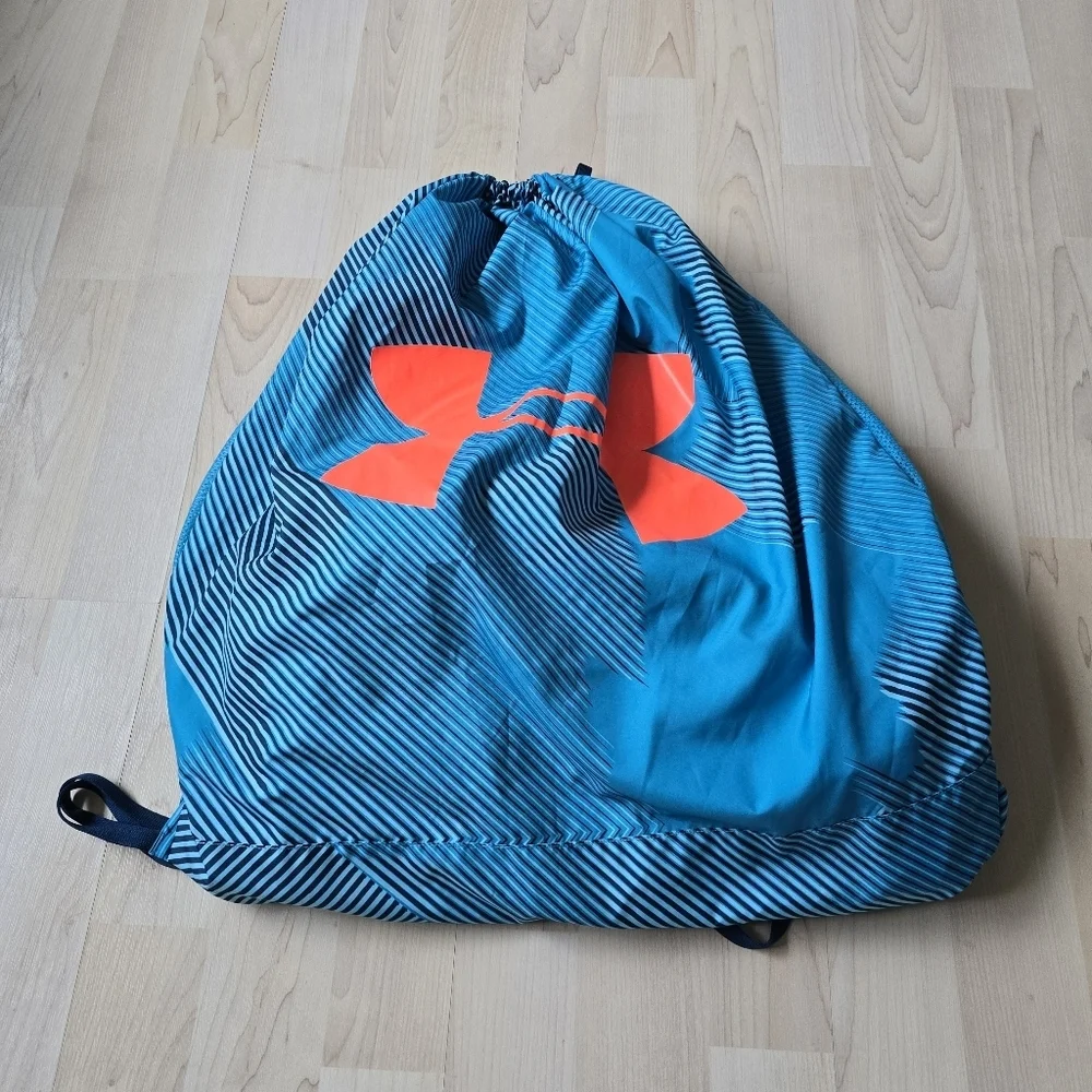 Under Armour Windbreaker Turns Into Drawstring Bag Size XL